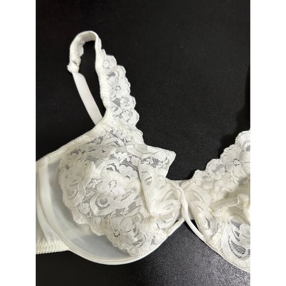 Victoria's Secret Womens White Lace Sheer Underwire Bra Size 34C Sexy Minimizer - Picture 3 of 7